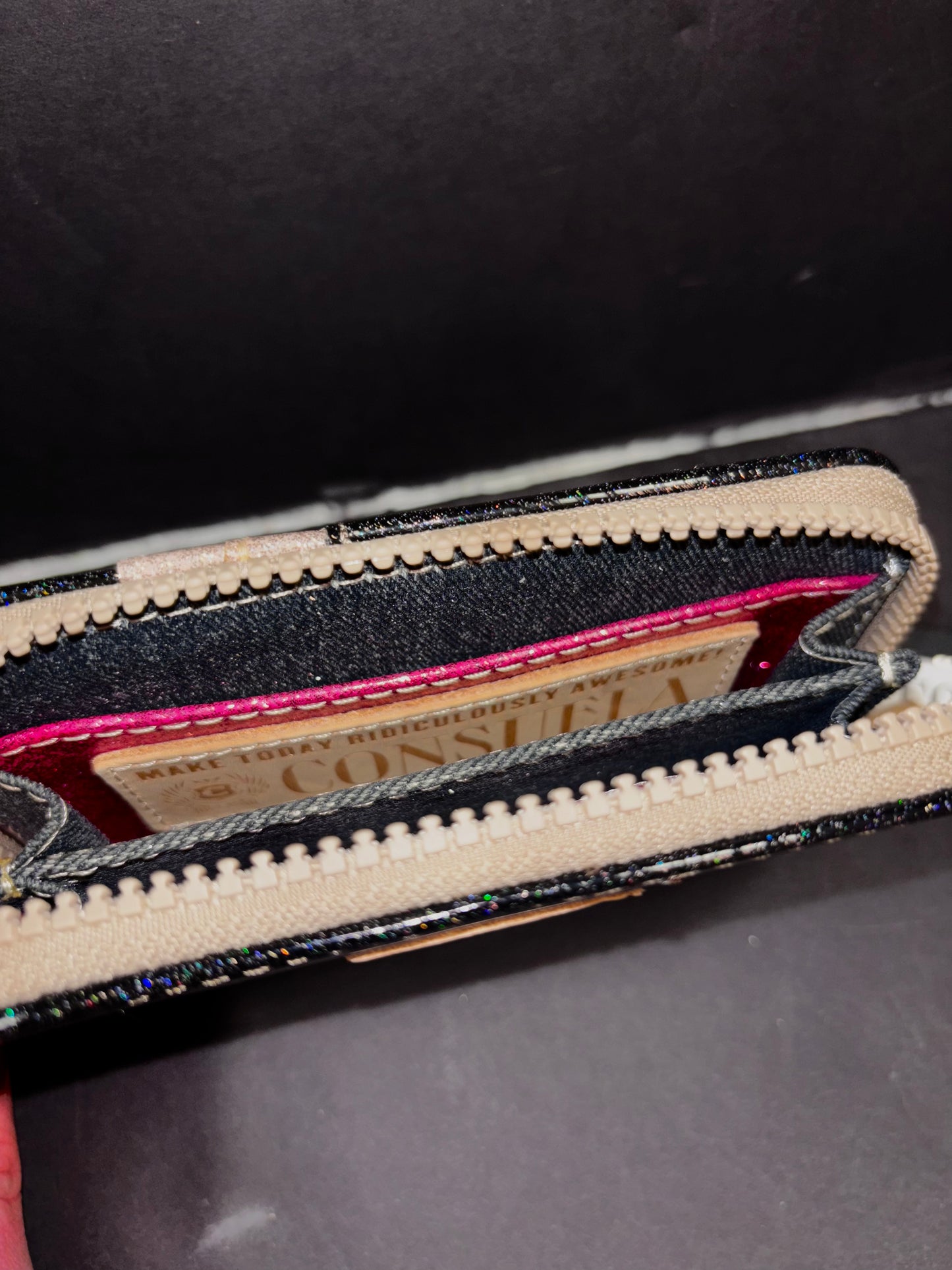 Consuela Zippy Wallet, Mariana